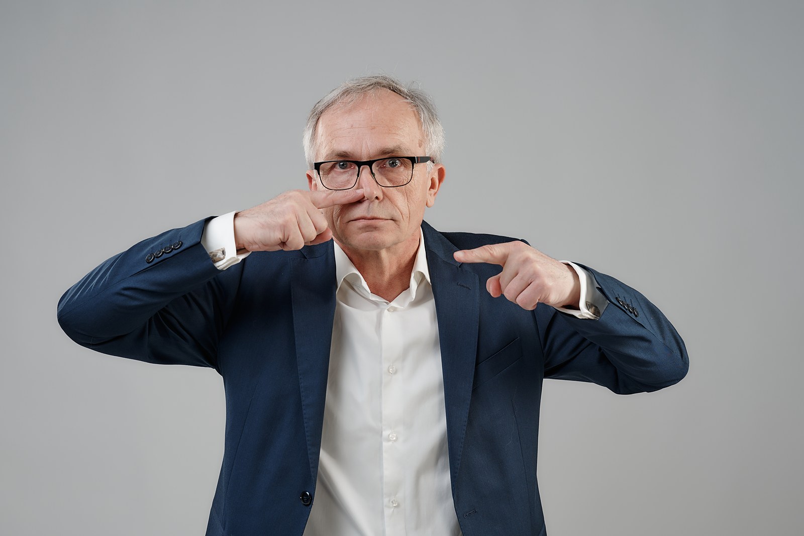 Stefan Podedworny wskazuje na nos — Nasal Gateway Hypothesis